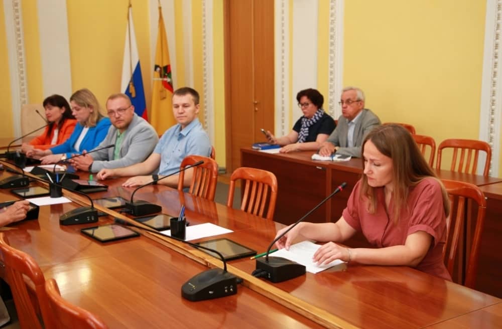 Семь семей Рязанской области находятся в социально опасном положении Семь семей Рязанской области находятся в социально опасном положении На заседании комитета по социальным вопросам Рязанской городской Думы депутаты обсудили отчет администрации города о деятельности по профилактике безнадзорности и правонарушений среди несовершеннолетних за I квартал 2025 года.