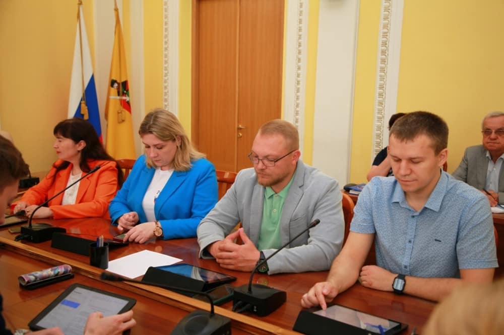 Семь семей Рязанской области находятся в социально опасном положении Семь семей Рязанской области находятся в социально опасном положении На заседании комитета по социальным вопросам Рязанской городской Думы депутаты обсудили отчет администрации города о деятельности по профилактике безнадзорности и правонарушений среди несовершеннолетних за I квартал 2025 года.