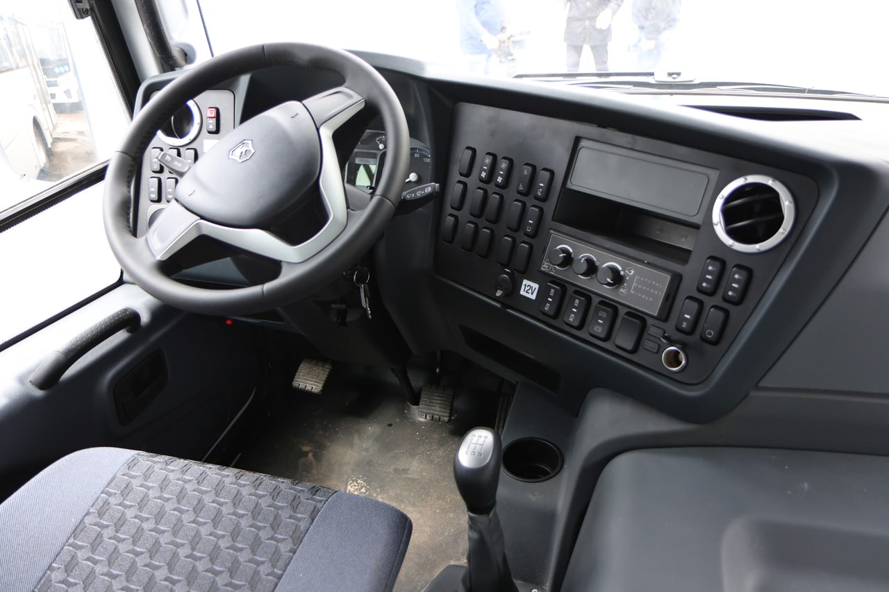 Автопарк Рязани пополнился 20 новыми автобусами Городской автопарк пополнился новыми низкопольными автобусами среднего класса. Общая вместимость общественного транспорта – не менее 52 пассажиров.