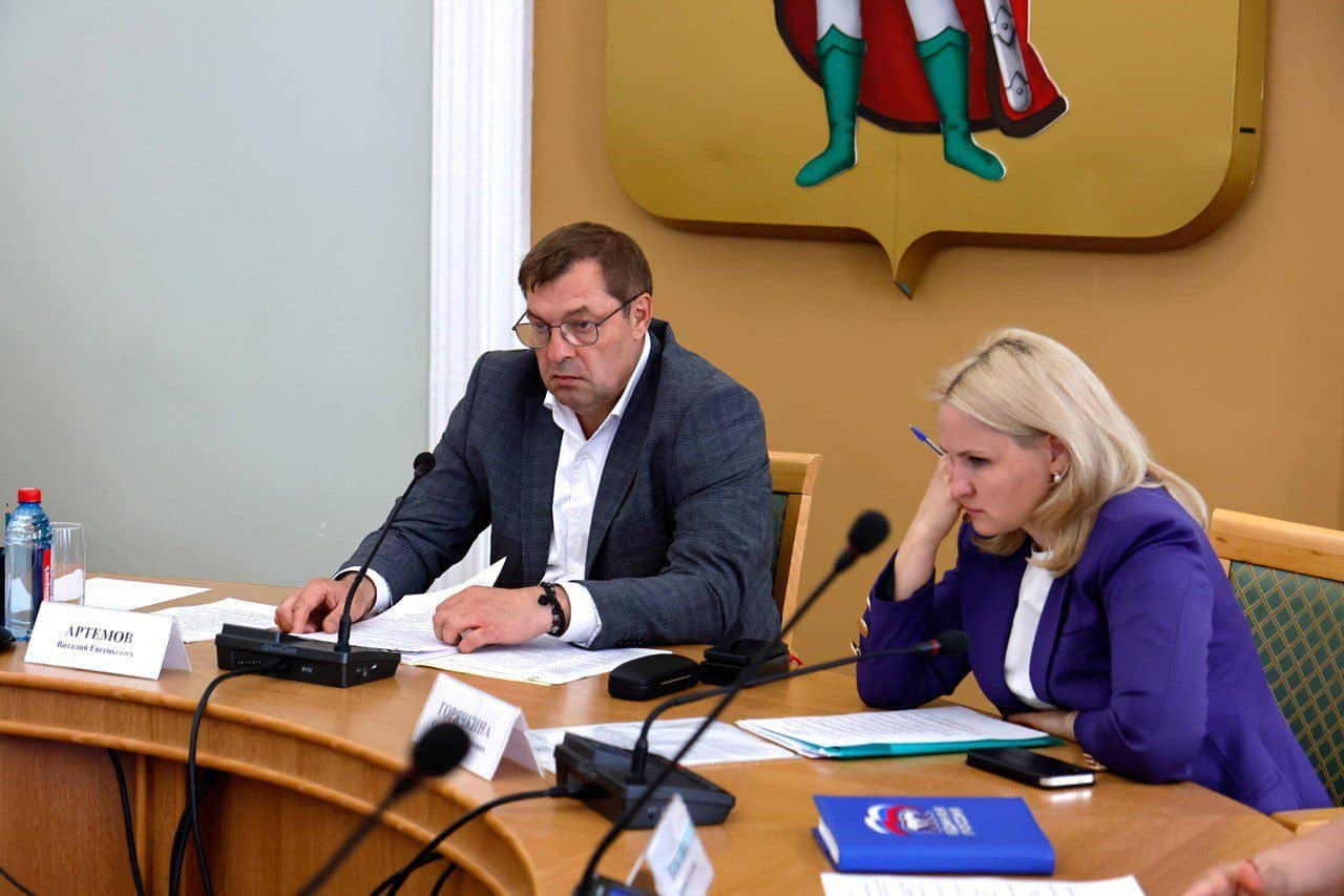 В Рязани готовятся к предстоящему отопительному сезону В Рязани готовятся к предстоящему отопительному сезону На Ново-Рязанской ТЭЦ планируется ремонт турбогенераторов и котлов. На Дягилевской ТЭЦ намечен ремонт котлов и турбинных установок, а также замена 1,2 км тепловых сетей.