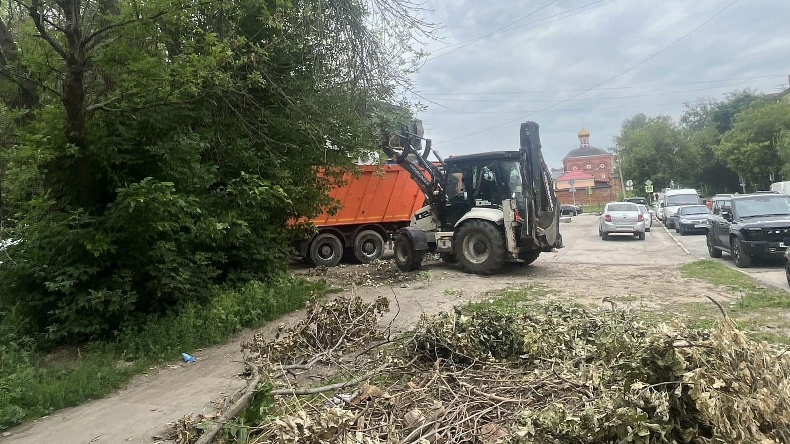 В Рязани продолжается благоустройство районов В Советском районе сотрудники префектуры организовали и провели вывоз порубочных остатков и сухих веток в размере 20 кубометров.