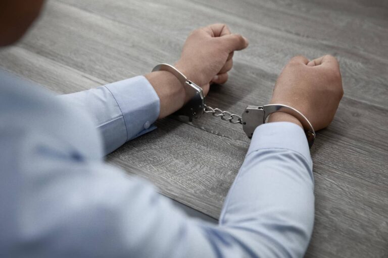 Рязанец передал мошенникам 2,5 млн рублей, 18-летнего курьера будут судить