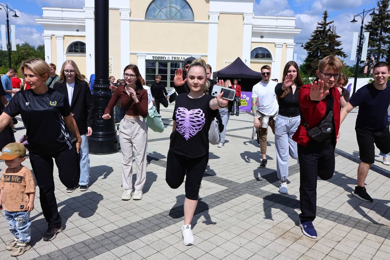 День Молодежи отпраздновали в Рязани День Молодежи отпраздновали в Рязани За вклад в развитие и реализацию проектов и программ в сфере молодёжной политики на территории города Рязани активистам вручили муниципальные награды.