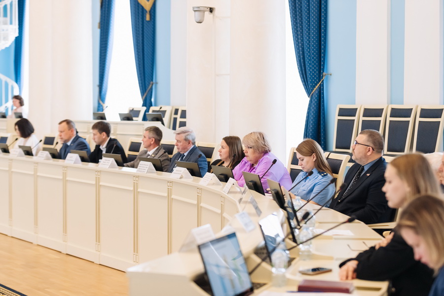 В Рязанской областной Думе обсудили исполнение бюджета региона за 2024 год В Рязанской областной Думе обсудили исполнение бюджета региона за 2024 год В обсуждении главного финансового документа приняли участие парламентарии, руководители областных министерств и ведомств, представители муниципальных образований, общественных организаций и объединений, контрольных и надзорных органов.