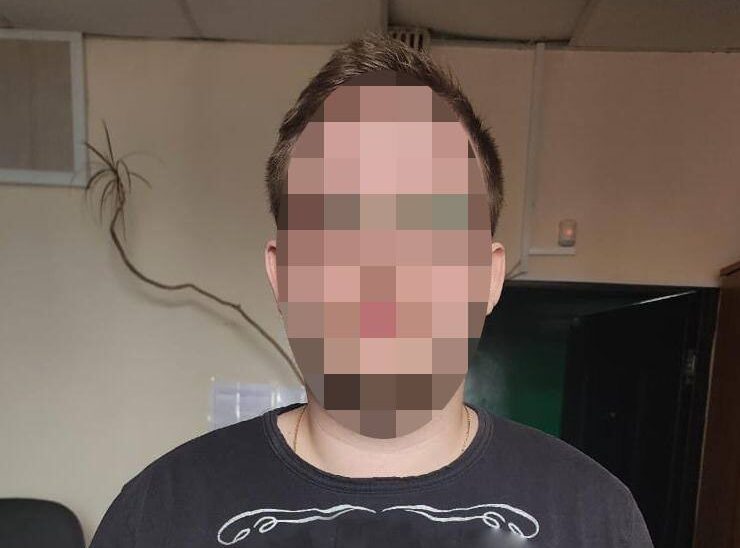 Курьера телефонных мошенников задержали в Рязани, он забрал 1,5 млн рублей Курьера телефонных мошенников задержали в Рязани, он забрал 1,5 млн рублей Рязанки в возрасте 74, 81, 88, 89 и 93 лет написали заявления в полицию о том, что им звонили неизвестные, которые представлялись работниками государственных ведомств.