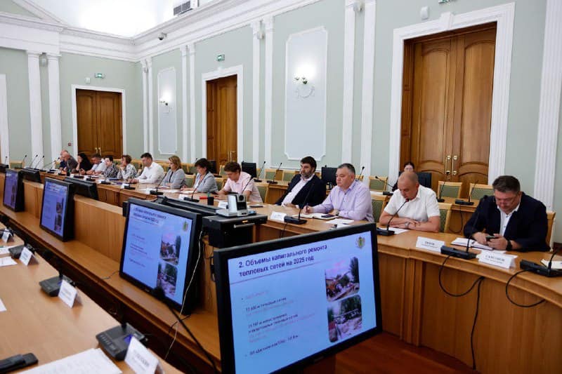 В Рязани готовятся к предстоящему отопительному сезону В Рязани готовятся к предстоящему отопительному сезону На Ново-Рязанской ТЭЦ планируется ремонт турбогенераторов и котлов. На Дягилевской ТЭЦ намечен ремонт котлов и турбинных установок, а также замена 1,2 км тепловых сетей.