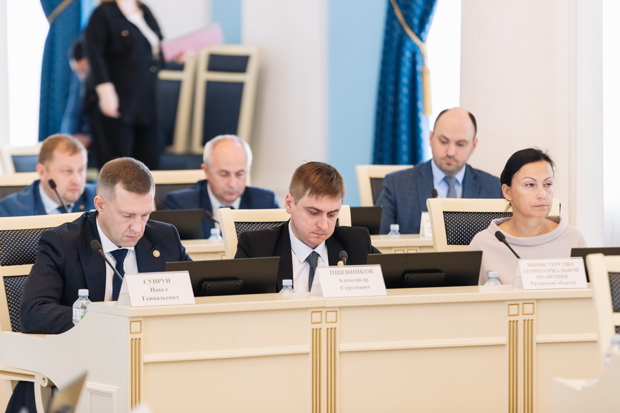 В Рязанской областной Думе обсудили исполнение бюджета региона за 2024 год В Рязанской областной Думе обсудили исполнение бюджета региона за 2024 год В обсуждении главного финансового документа приняли участие парламентарии, руководители областных министерств и ведомств, представители муниципальных образований, общественных организаций и объединений, контрольных и надзорных органов.