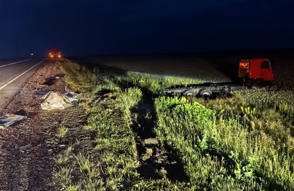 Два человека погибли, двое пострадали в ДТП на трассе «Каспий» в Рязанской области Два человека погибли, двое пострадали в ДТП на трассе «Каспий» в Рязанской области Смертельное ДТП в Михайловском районе: водитель ВАЗ выехал на встречку и столкнулся с «МАЗом». Погибли два человека, пострадали ребёнок и водитель грузовика.