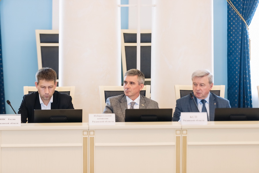 В Рязанской областной Думе обсудили исполнение бюджета региона за 2024 год В Рязанской областной Думе обсудили исполнение бюджета региона за 2024 год В обсуждении главного финансового документа приняли участие парламентарии, руководители областных министерств и ведомств, представители муниципальных образований, общественных организаций и объединений, контрольных и надзорных органов.