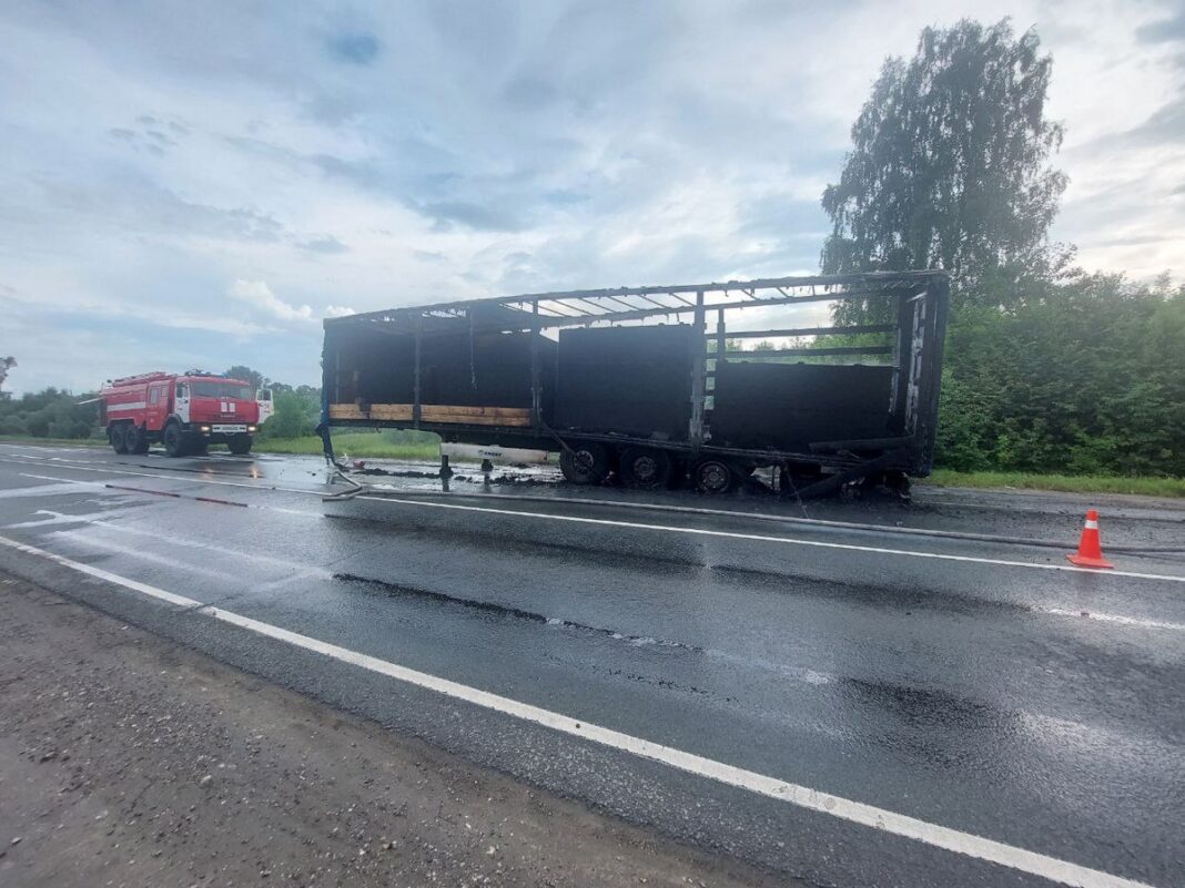 ДТП перевернулась фура