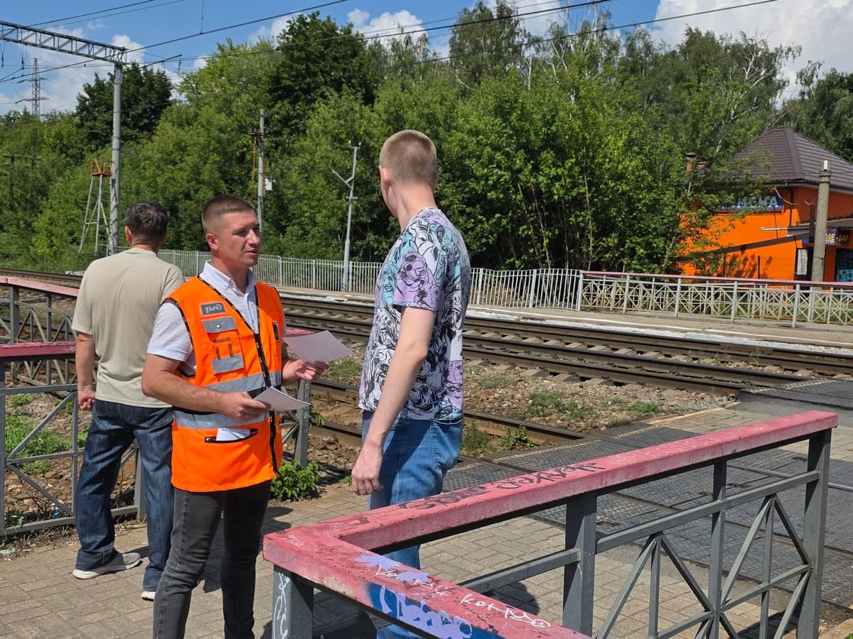 Железнодорожники провели профилактическую акцию по безопасности в Рязанской области Железнодорожники провели профилактическую акцию по безопасности в Рязанской области Железнодорожники провели профилактическое мероприятие на пешеходном переходе, расположенном рядом с остановочным пунктом «Лагерный» в Рязани.