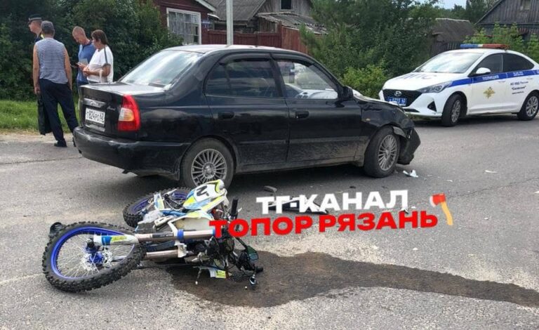 Мотоциклист получил открытый перелом в ДТП в Рязанской области