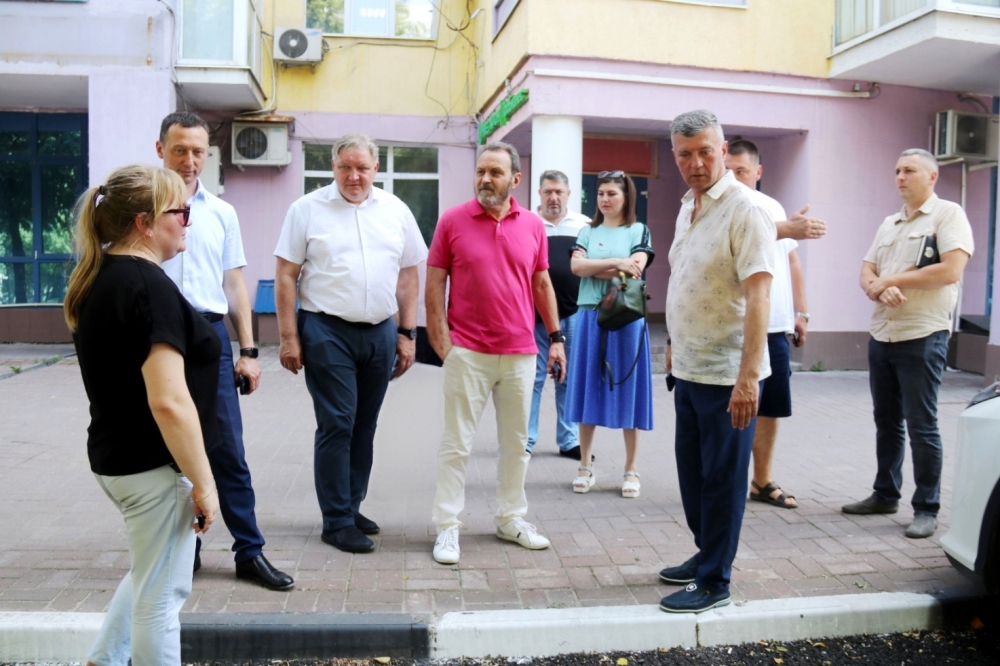 Депутаты Гордумы оценили ремонт дороги на улице Чкалова Работы на объекте завершены досрочно.