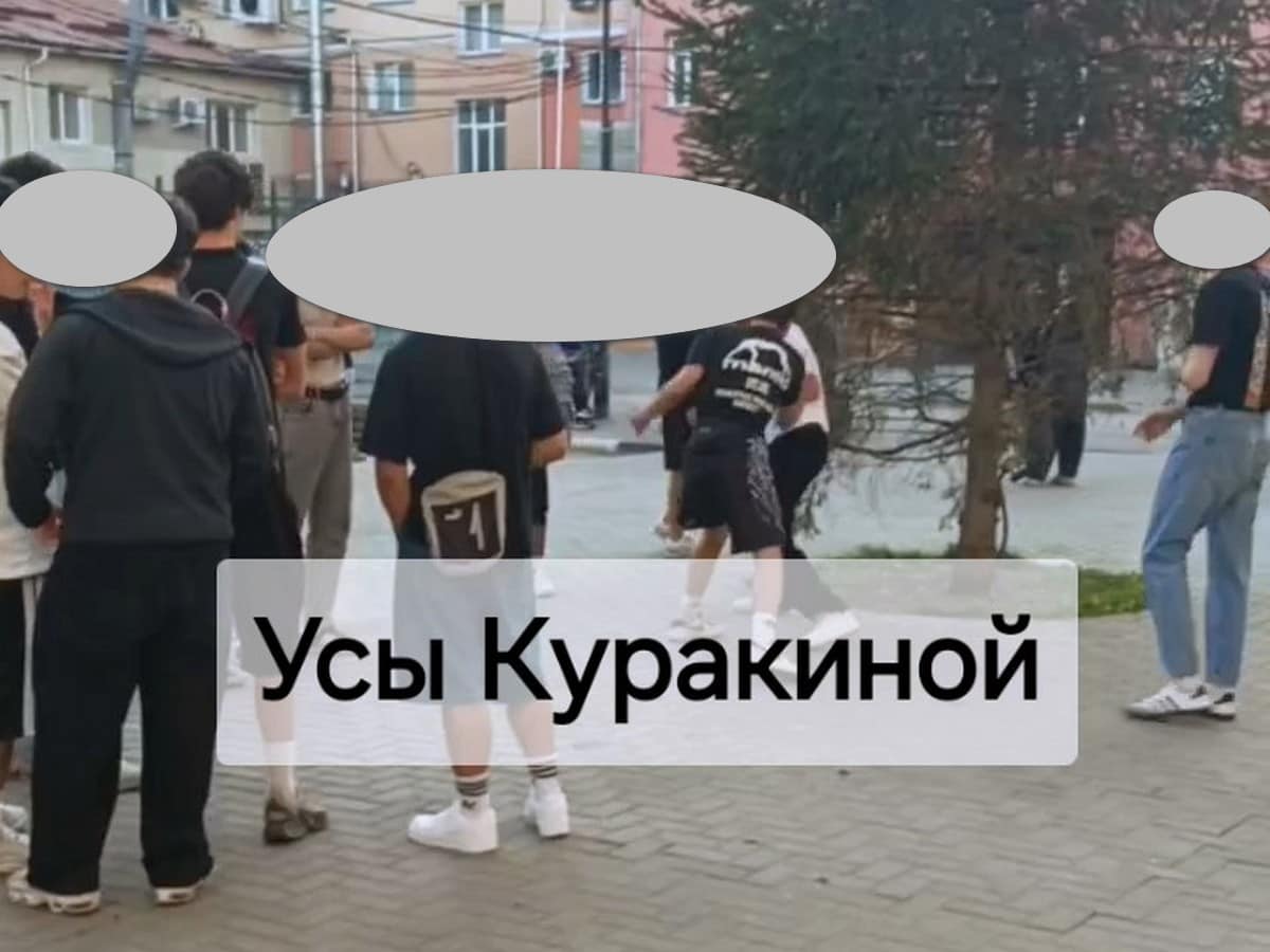 Гранату в лаунж-бар в Рязани, где был взрыв, пронёс кальянщик 18-летний парень передал гранату двум гостям, заявив, что она учебная. Взрыв произошёл после того, как они выдернули чеку. 