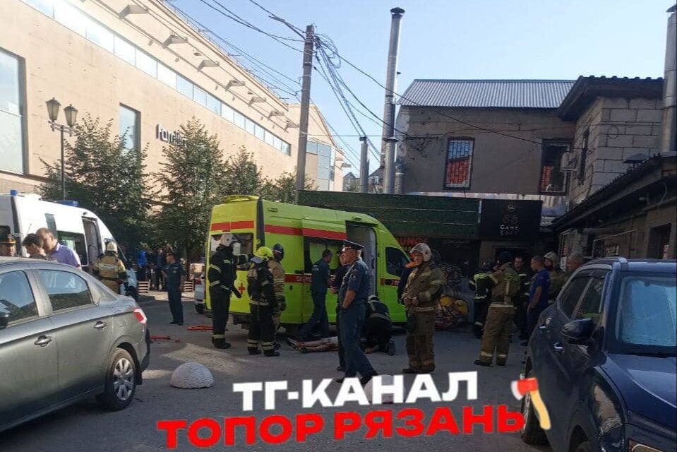 Спецназ задержал жителя Касимовского округа, организовавшего дома оранжерею конопли По словам задержанного, он выращивал коноплю и изготавливал марихуану для личного использования. Сейчас эта версия проверяется полицейскими. 