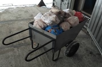 Более 5 тонн опасной продукции уничтожили в Рязанской области В первой половине 2025 года сотрудники управления обнаружили у предпринимателей товары без маркировки и с истекшим сроком годности. Документов на данную продукцию у предприятий не было — вся она признана опасной.