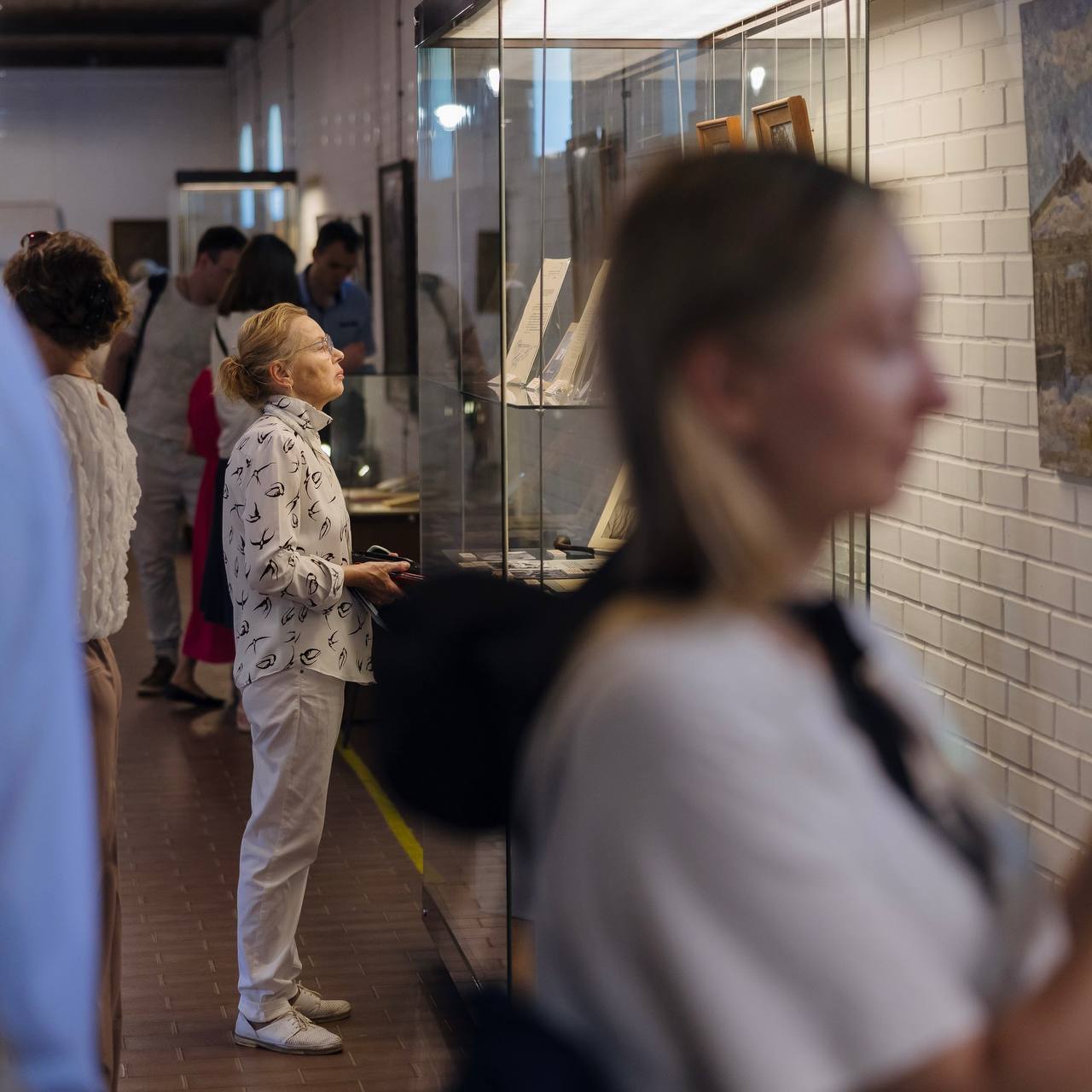 В Константиново открылась выставка "История музея: 1965-2025" В Константиново открылась выставка "История музея: 1965-2025" Выставка посвящена истории создания и развития музея Сергея Александровича Есенина: 1 января 1926 года в Доме Герцена прозвучало предложение основать в родном селе поэта избу-читальню его имени.