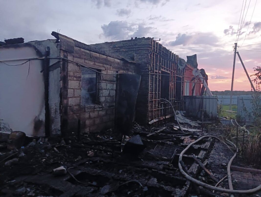Мужчина погиб на пожаре в Рязанской области, женщину спасают врачи