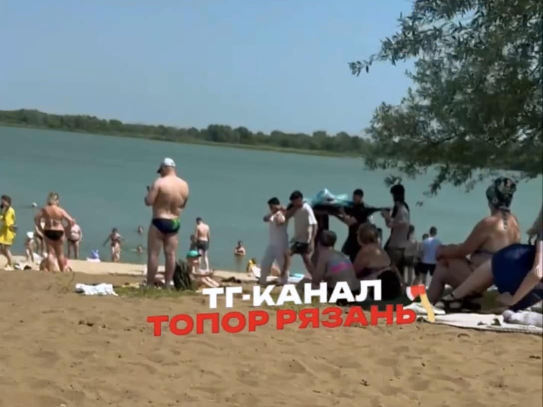Иностранцы устроили разборки на Борковском карьере в Рязани Видео момента выяснения отношений группой людей опубликовал телеграм-канал «Топор. Новости Рязани». 
