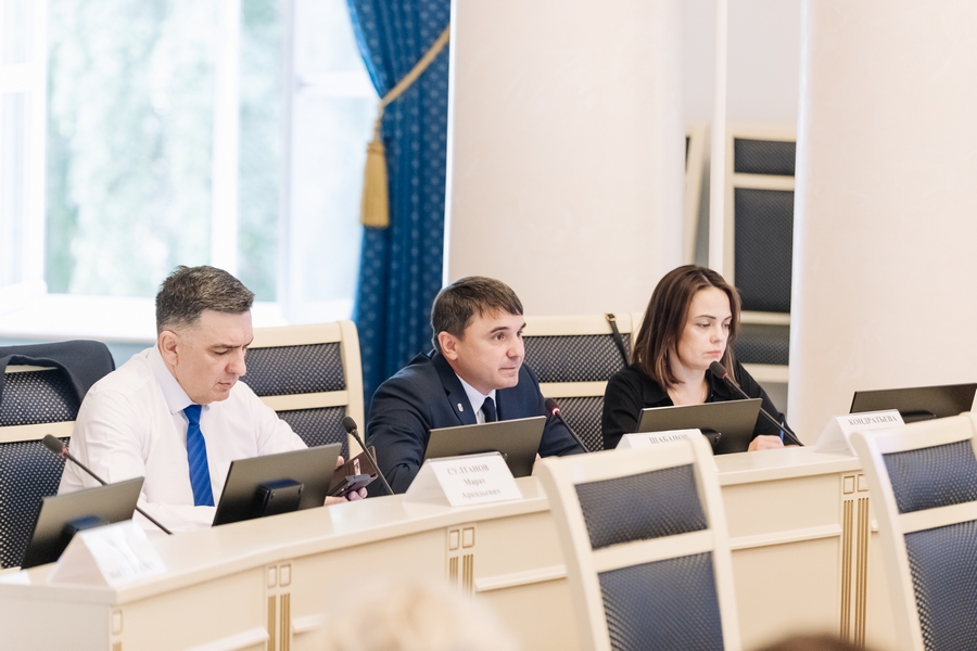 Строительство, ремонт и оснащение соцобъектов обсудили на «правительственном часе» в Рязанской областной Думе Строительство, ремонт и оснащение соцобъектов обсудили на «правительственном часе» в Рязанской областной Думе Депутаты адресовали свои вопросы руководству региональных министерств строительного комплекса, здравоохранения, образования, а также физической культуры и спорта