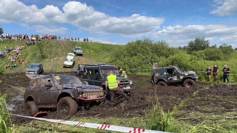 В Рязанском районе прошли соревнования по джип-спринту «Рязанские топи»