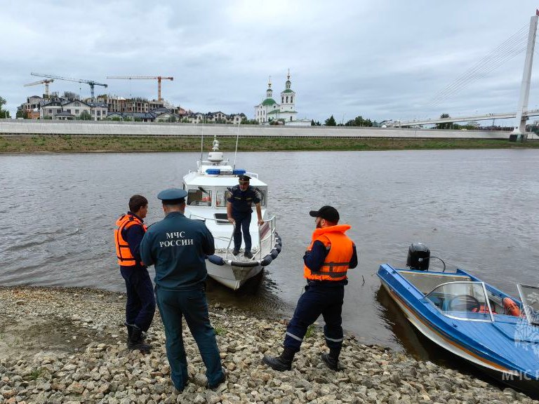 Труп мужчины обнаружен на набережной в Тюмени