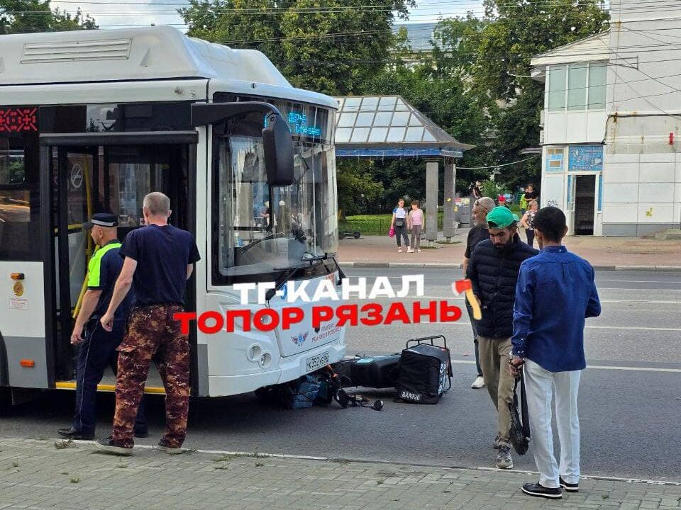 ДТП автобус электровелосипед-min