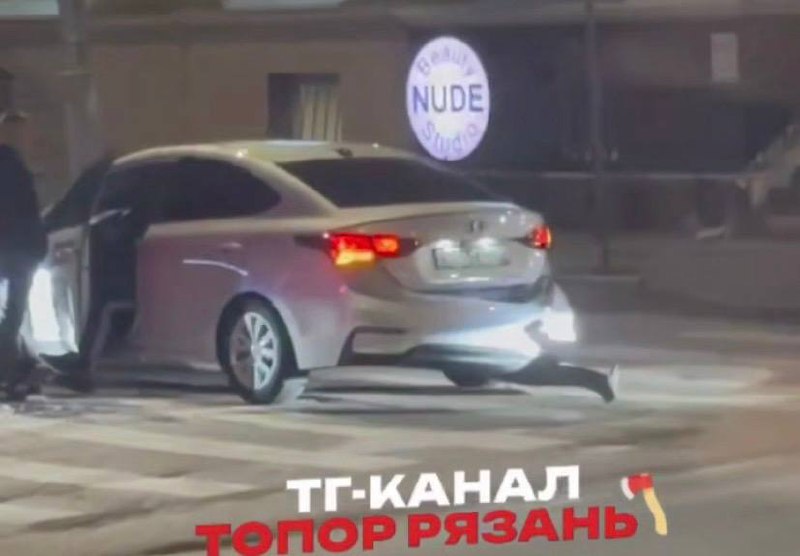 Мотоциклист пострадал в ДТП в центре Рязани Мотоциклист пострадал в ДТП в центре Рязани На кадрах с места ДТП видно, что мотоциклист лежит на тротуаре.