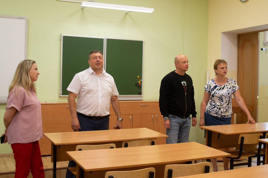 Депутаты Рязанской областной Думы контролируют ход ремонта социально значимых объектов Подготовка образовательных учреждений региона к новому учебному году вступила в завершающую стадию. Депутаты Рязанской областной Думы контролируют выполнение всех запланированных работ.