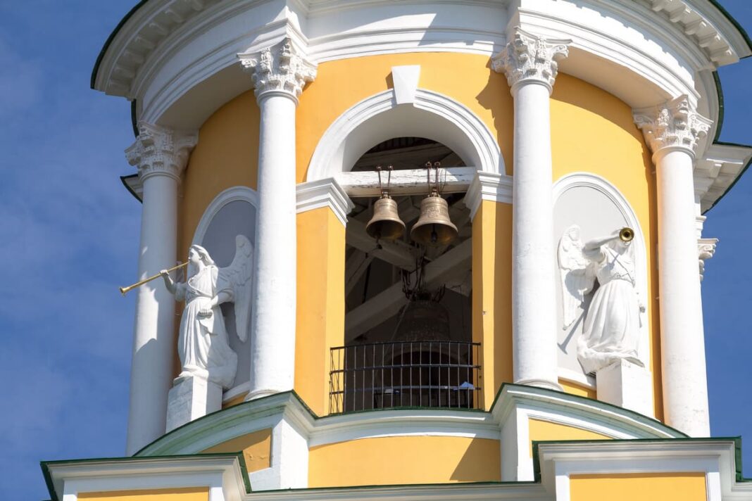 Колокольня кремля в Рязани-min