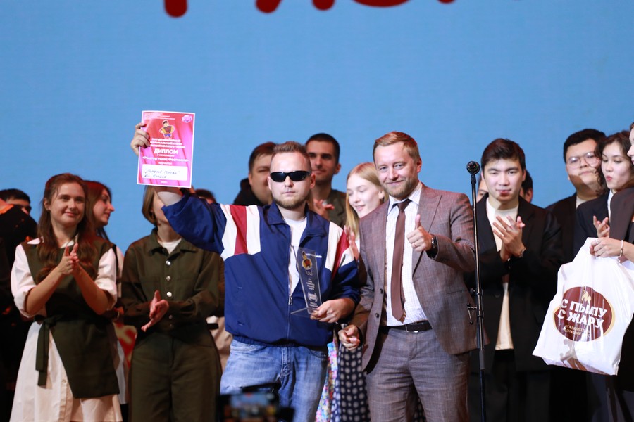 На юбилейном фестивале КВН «Поющий Косопуз» пели, плясали, женили и поздравляли Рязань с 930-летием Город отмечает круглую дату, и его верный спутник, фестиваль, тоже сияет в свой праздничный год!