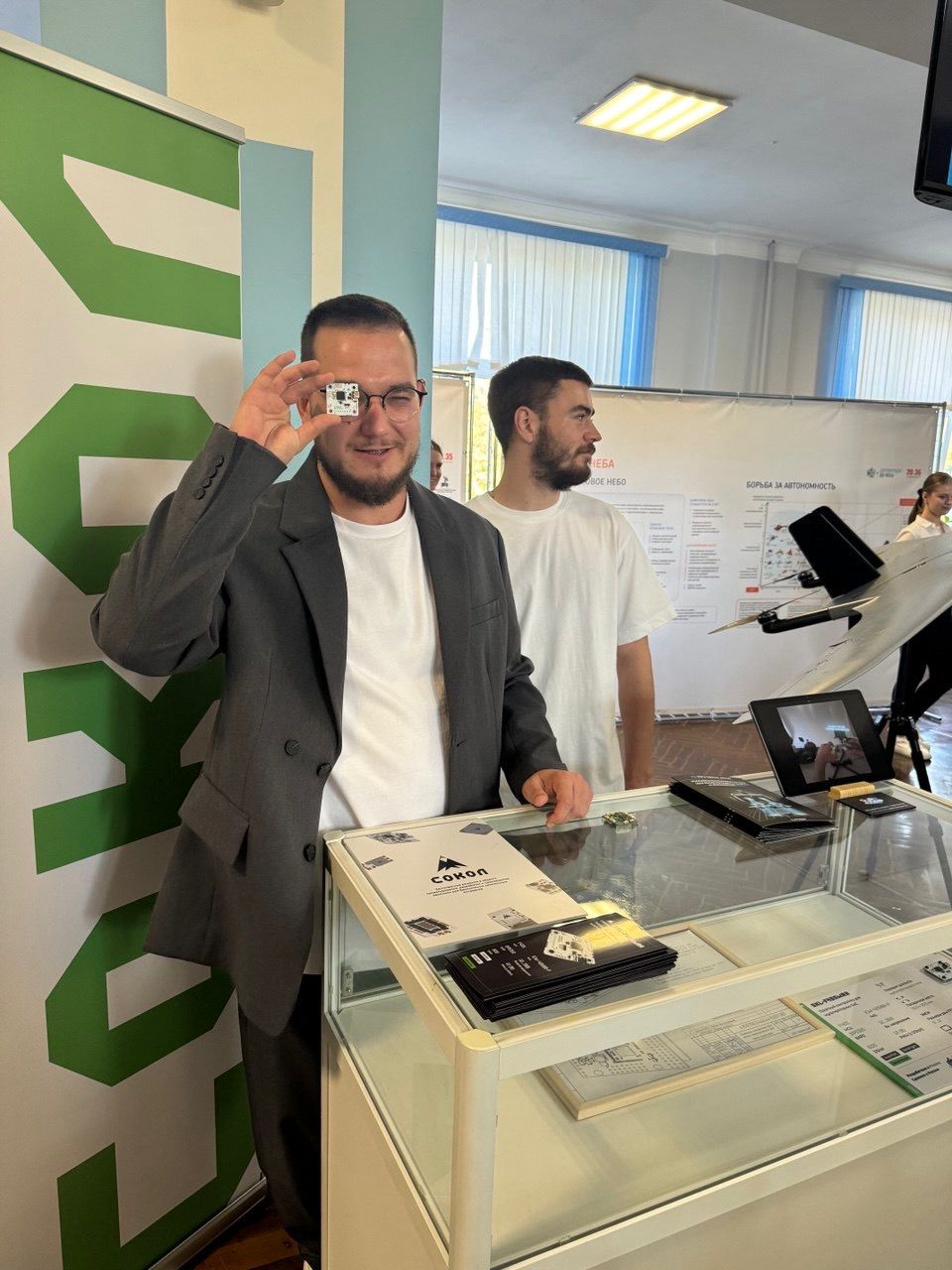 Рязанец Максим Папенков и его команда создают мозг и нервную систему современных летательных аппаратов Молодой коллектив специалистов, базирующийся в Рязани, разрабатывает проекты, которые стоят наряду с мировыми.