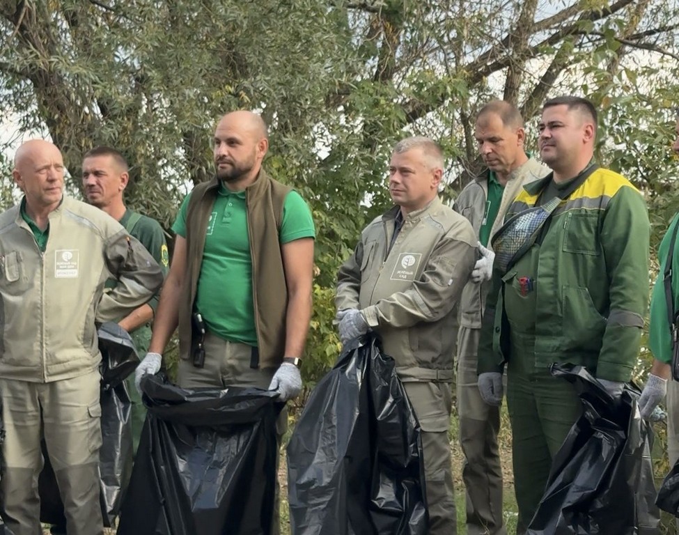 сотрудники «Зелёного сада» провели субботник 1