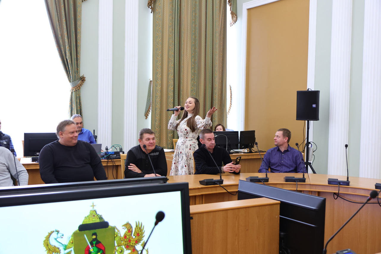 Работников пассажирского транспорта Рязани поздравили с профессиональным праздником Работников пассажирского транспорта Рязани поздравили с профессиональным праздником День автомобилиста – это профессиональный праздник водителей, ремонтных рабочих, инженерно-технических работников, руководителей автотранспортных предприятий.
