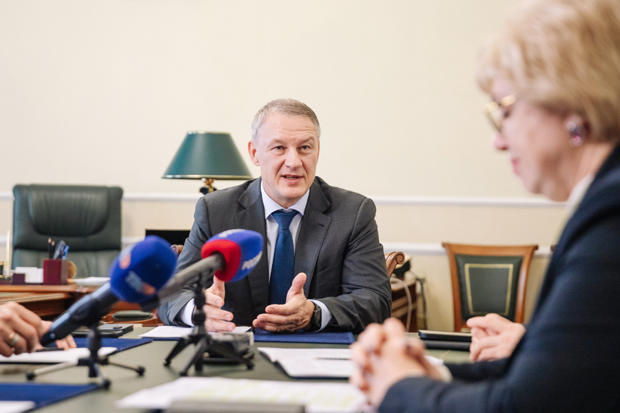 Проект регионального бюджета на ближайшие три года внесен на рассмотрение в Рязанскую областную Думу Проект регионального бюджета на ближайшие три года внесен на рассмотрение в Рязанскую областную Думу Доходы регионального бюджета на следующий год запланированы в объеме 120,6 млрд рублей, расходы – 125,1 млрд рублей.