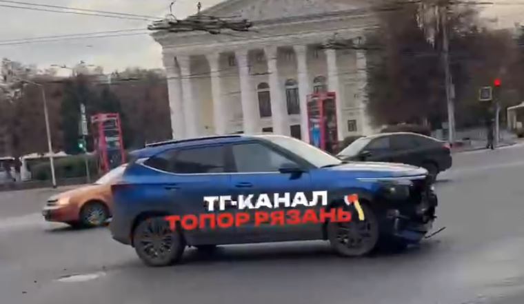 В ГАИ сообщили подробности массового ДТП с автобусом в центре Рязани В ГАИ сообщили подробности массового ДТП с автобусом в центре Рязани На перекрестке улиц Есенина и Ленина произошло столкновение трех автомобилей