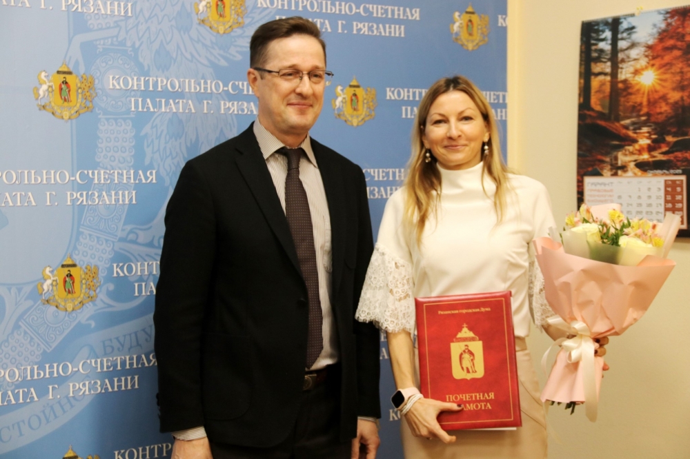 Сотрудники контрольно-счётной палаты Рязани получили муниципальные награды Сотрудники контрольно-счётной палаты Рязани получили муниципальные награды 17 октября КСП отметила 15-летие.