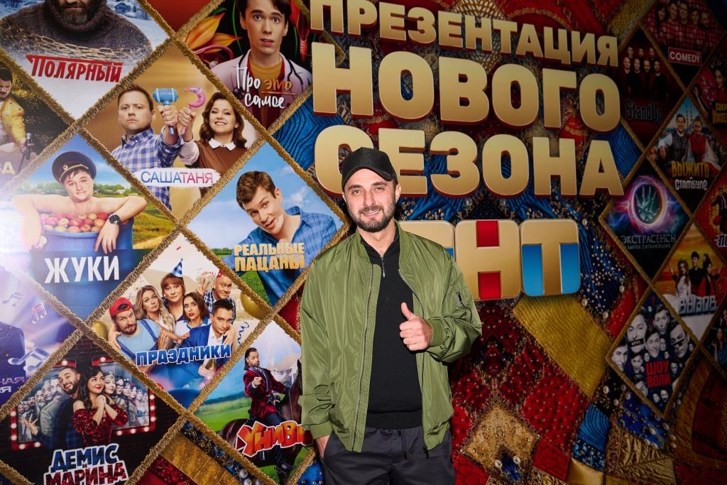 Канал ТНТ представил программу нового сезона: какие шоу и сериалы покажут в 2026 году Канал ТНТ представил программу нового сезона: какие шоу и сериалы покажут в 2026 году В эфире останется всё то, что зритель успел полюбить, но будут и премьеры.