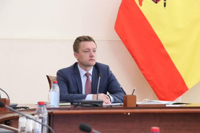 Денис Боков -min