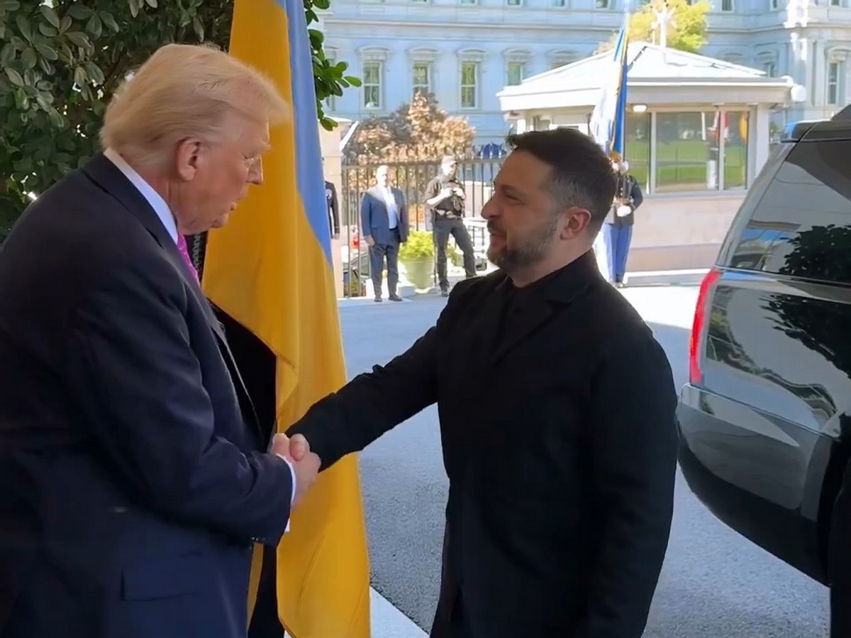 «Здесь будет встреча Путина и Трампа»: сбывается предсказание Жириновского о новых мирных переговорах «Здесь будет встреча Путина и Трампа»: сбывается предсказание Жириновского о новых мирных переговорах Если пророчество покойного лидера ЛДПР сбудется, нас ждут крайне неожиданные изменения.