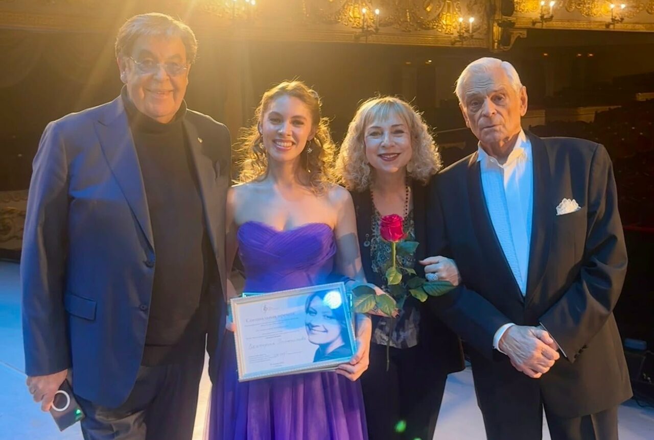 Солистка Рязанского музыкального театра Екатерина Рогожникова стала лауреатом фестиваля «ОпереттаLand» Солистка Рязанского музыкального театра Екатерина Рогожникова стала лауреатом фестиваля «ОпереттаLand» Кроме того, Екатерина получила приз зрительских симпатий.