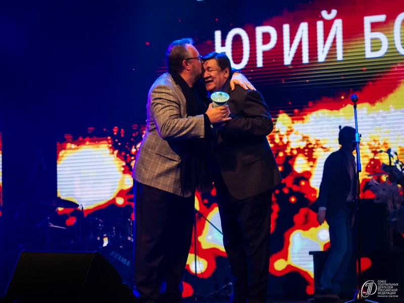В Рязани вручили театральную премию «Зеркало сцены 2025» В Рязани вручили театральную премию «Зеркало сцены 2025» Определили лучшие спектакли сезона, а также лучших артистов и постановщиков.