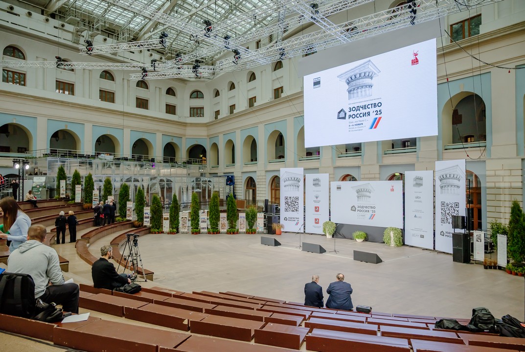 Проект «Окская стрелка» представили на Международном фестивале «Зодчество. Россия 2025» Проекты презентовали 16 регионов России, а также Куба, Бразилия и Китай. Наряду с Санкт-Петербургом, Красноярском, Калининградом и Севастополем свою концепцию комплексного развития прибрежной территории представила Рязань. 