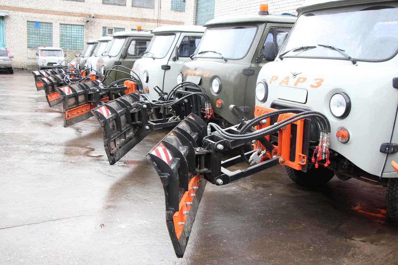 В Дирекции благоустройства Рязани обсудили подготовку к зиме Одной из ключевых тем стало наличие достаточного количества снегоуборочных и комбинированных дорожных машин для чистки и обработки дорог и тротуаров.