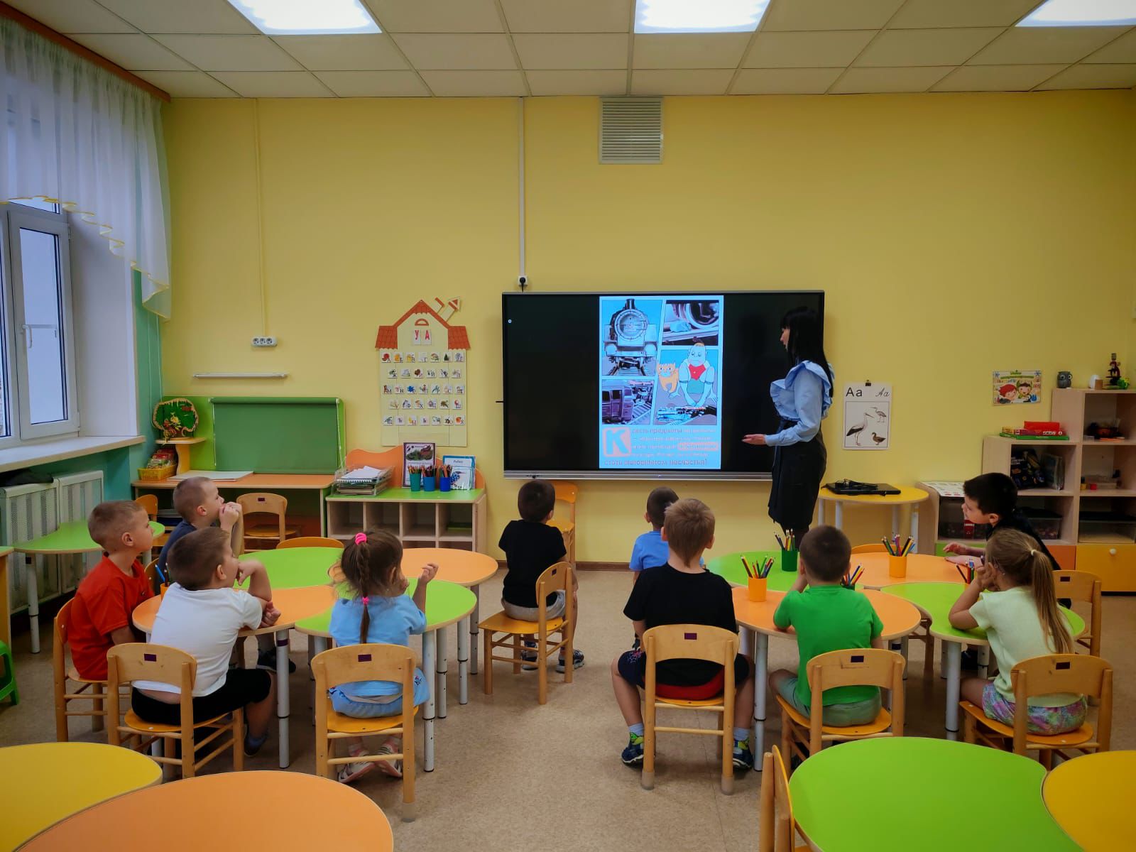 Железнодорожники провели урок безопасности для юных рязанцев Железнодорожники провели урок безопасности для юных рязанцев Московская железная дорога просит граждан неукоснительного соблюдать правила безопасности на объектах железнодорожного транспорта.