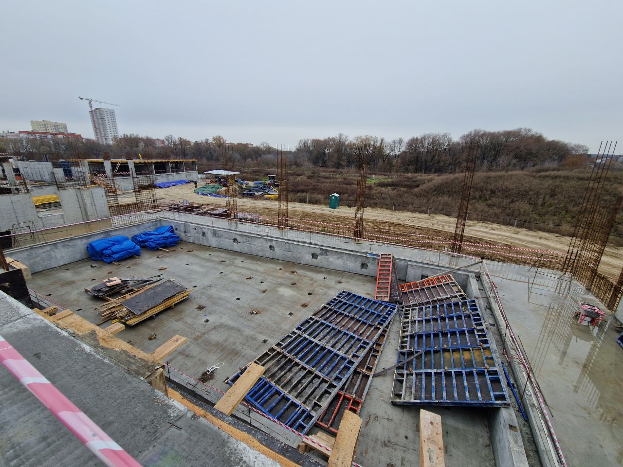 Госстройнадзор показал фото строительства флагманской школы в Рязани Госстройнадзор показал фото строительства флагманской школы в Рязани Школу для одарённых детей возводят в микрорайоне Мервино.