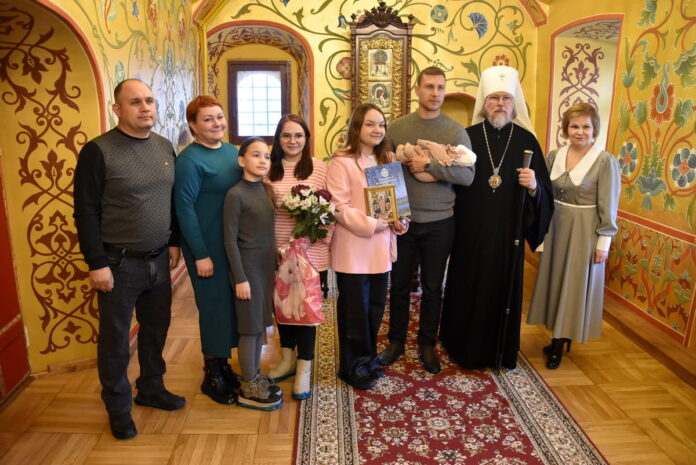 торжественная регистрация ребёнка в Кремле-min